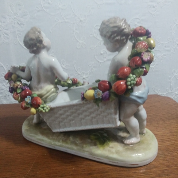 Antique cherubs with fruit garland bowl. By Von Schierholz. - Picture 5 of 6